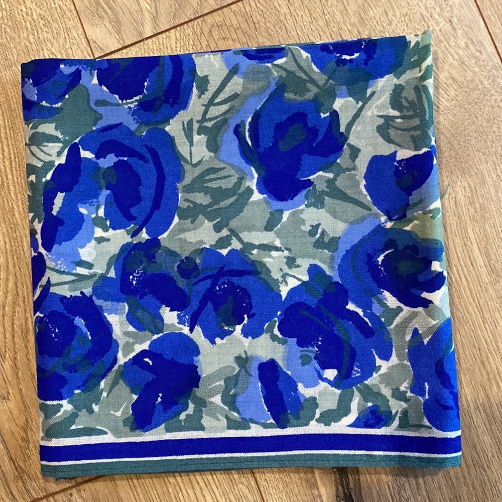 Vintage Scarves by Vera Vera Neumann Scarf with blue floral print & green leaves - Picture 13 of 14